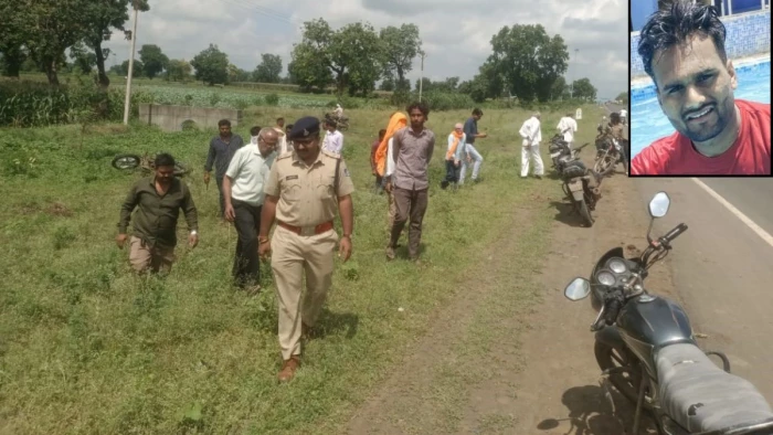 खंडवा में हादसा : टायर फटने से असंतुलित हुई कार ने बाइक सवार को मारी टक्कर, मौत
