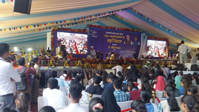 एमपी में 7,400 मेधावी छात्रों को मिली स्कूटी, CM मोहन यादव बोले- सिर्फ नौकरी नहीं, अब स्टार्टअप का सपना देख रहे बच्चे