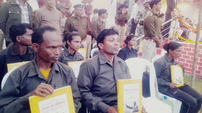 बालाघाट में माओवादी हिंसा ने छीना बेटी के सिर से मां का साया, अब पिता की इच्छा- खूब पढ़े