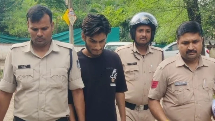 सतना में कॉलेज छात्रा का पीछा करना पड़ा भारी, चार लड़कियां भी देती थीं साथ; छेड़खानी करते पुलिस ने दबोचा