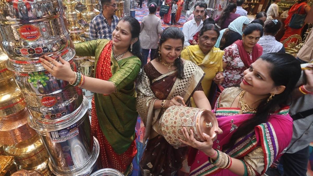 इंदौर बना 'कुबेरपुर', धनतेरस पर 1200 करोड़ रुपये से भी ज्यादा का हुआ कारोबार