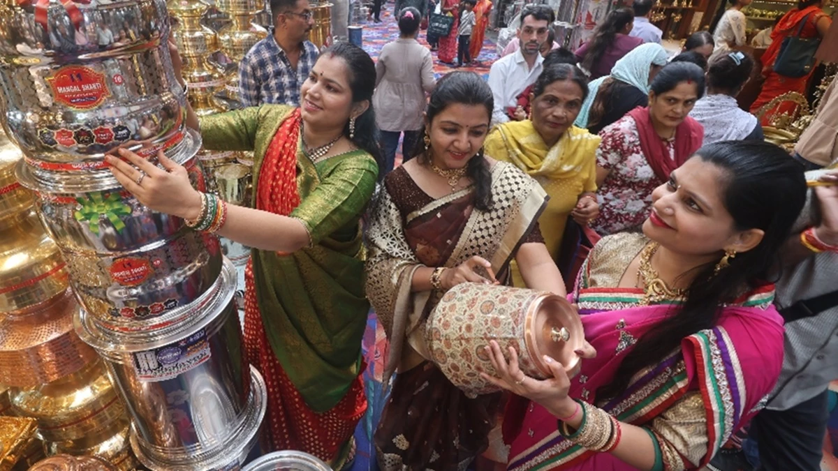 इंदौर बना 'कुबेरपुर', धनतेरस पर 1200 करोड़ रुपये से भी ज्यादा का हुआ कारोबार