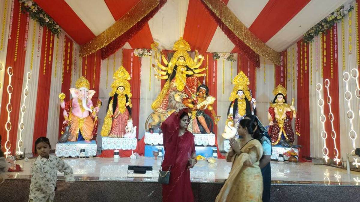 बस्तर दशहरा विशेष: बंगाल से बस्तर तक, विस्थापन के दर्द से सहेजी दुर्गापूजा की परंपरा