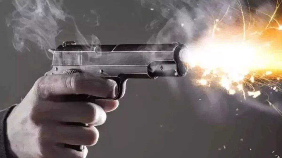 धार में खाकी पर हमला, ड्यूटी पर जा रहे पुलिसकर्मी को मारी गोली, गंभीर हालत में इंदौर रेफर