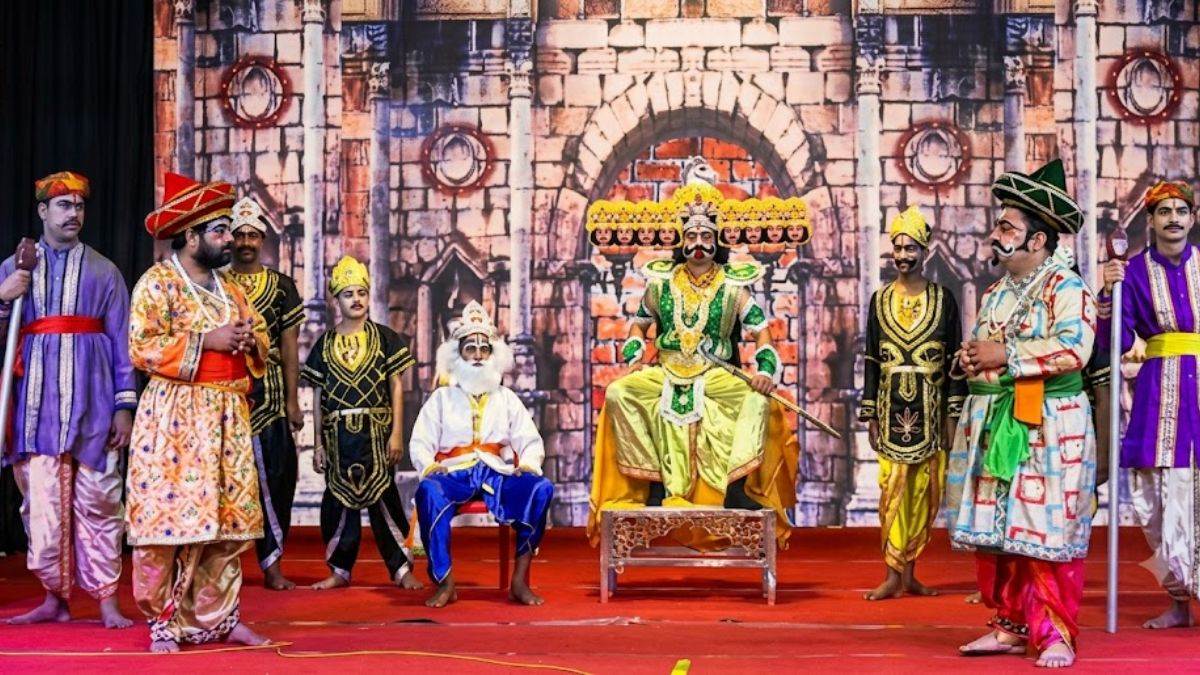 अंग्रेजी मीडियम पढ़े हुए बच्चे बोलते हैं हिन्दी में रामायण के संवाद, छह पीढ़ियों की परंपरा, साल 1920 से 2026 तक का सफर