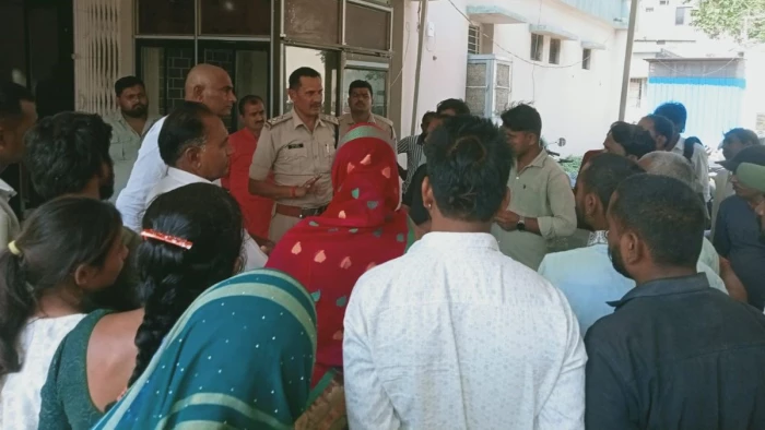 मऊगंज थाने के सामने दुकान के तलघर में मिला शव, हादसे के बाद अस्पताल से हुआ था लापता