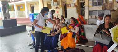 चाइल्ड लाइन ने स्टेशन पर नागरिकों को किया जागरूक