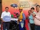 TECNO मोबाइल 40-दिवसीय फेस्टिव कार्निवल, मध्य प्रदेश के लकी ड्रा विजेता ने बजाज पल्सर जीता