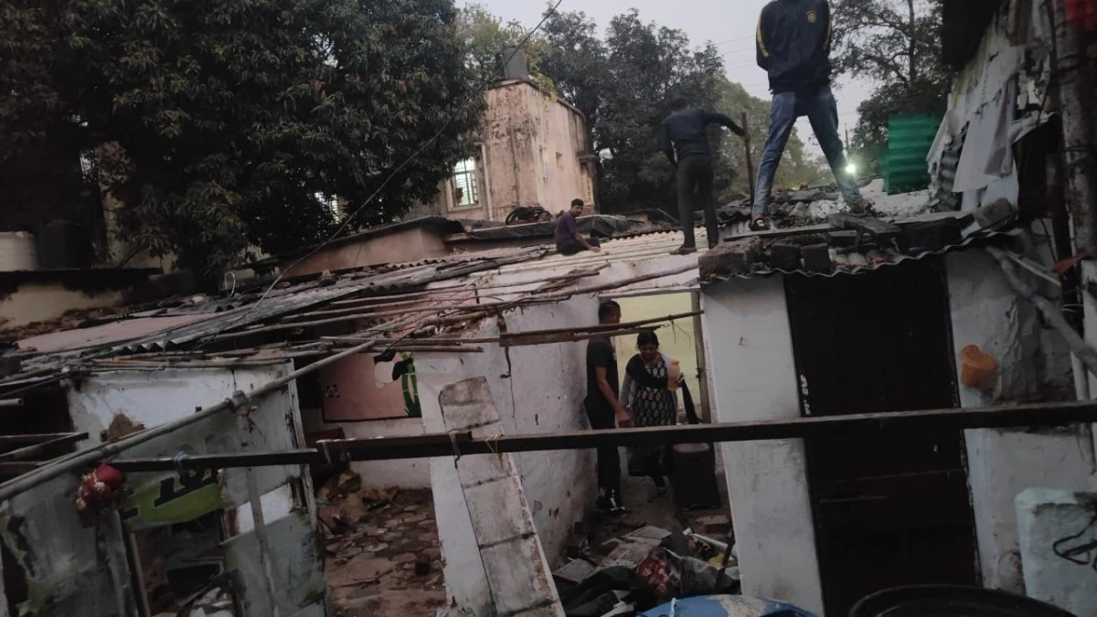 भोपाल को झुग्गी मुक्त बनाने के लिए प्रशासन ने शुरू किया अभियान, आयुर्वेद अस्पताल के पास जमींदोज जमीन से जमींदोज