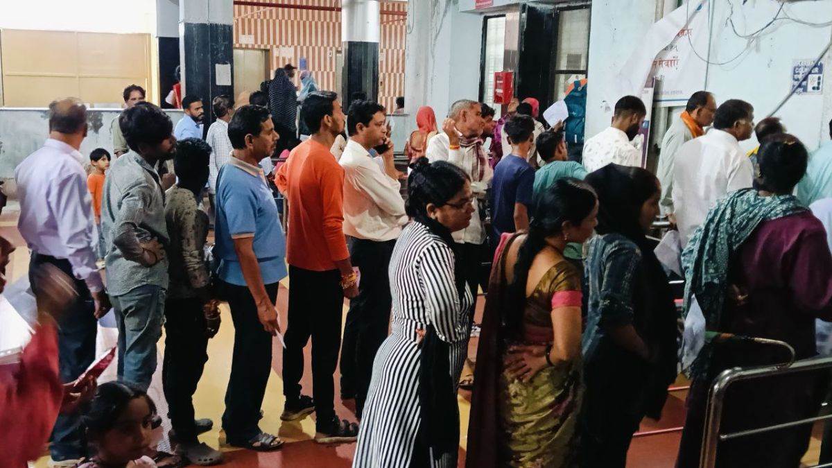 भोपाल के जेपी अस्पताल में इंजेक्शन और जरूरी दवाएं खत्म, मरीजों को आधी दवाएं बाहर से खरीदना मजबूरी