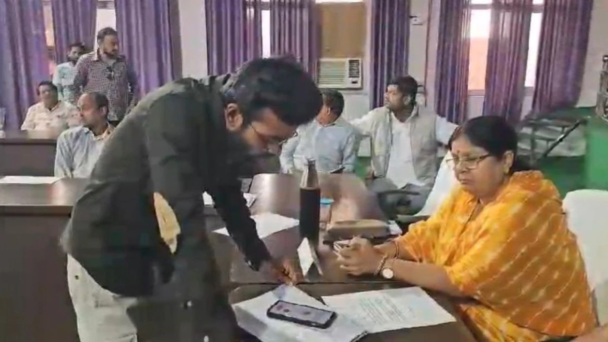 मुरैना में रिश्वतखोरी का लाइव खुलासा होने के बाद एक्शन, आठ दिन बाद जांच समिति की तैयारी