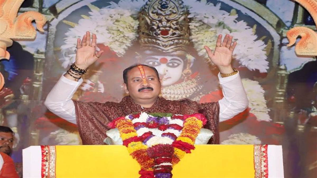 Pandit Pradeep Mishra Katha पंडित प्रदीप मिश्रा ने कहा बीमारी से मुक्ति के लिए भगवान शिव को 