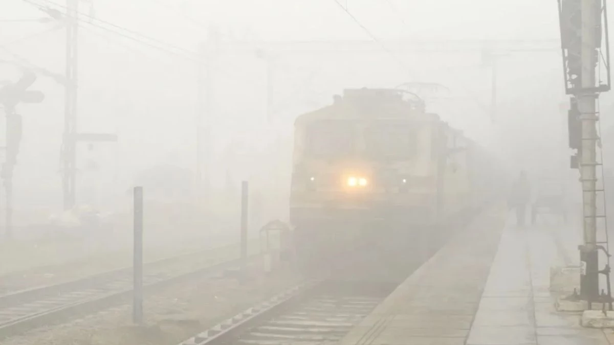 MP में कोहरे के कारण विजिबिलिटी कम... पंजाब मेल, शताब्दी एक्सप्रेस समेत 9 ट्रेनें 8 घंटे तक लेट; देखें लिस्ट