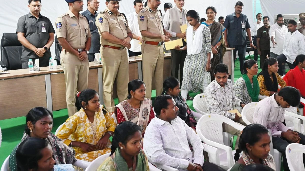 तेलंगाना पुलिस का बड़ा धमाका, 1 करोड़ 46 लाख के इनामी 41 माओवादियों ने किया सरेंडर