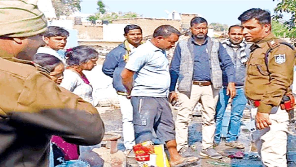 Explosion in Bhitarwar: भितरवार में बारूद बनाते समय घर में विस्फोट, पत्नी की मौत व पति घायल