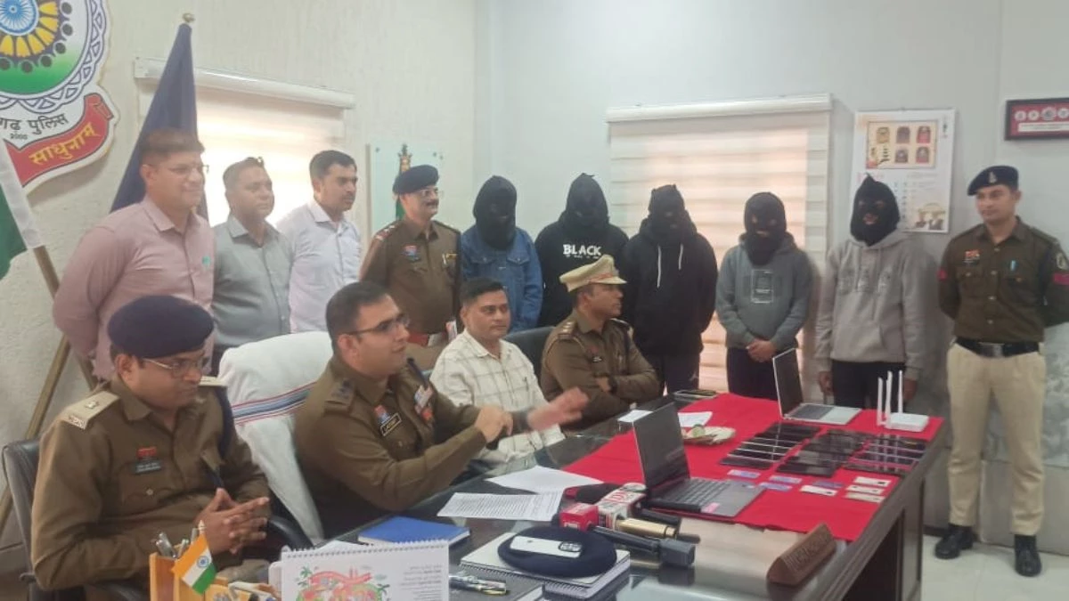 CG पुलिस ने किया ऑनलाइन सट्टा नेटवर्क का भंडाफोड़, लाखों रुपये और मोबाइल जब्त.. शिवा गेमिंग एप का नेटवर्क उजागर