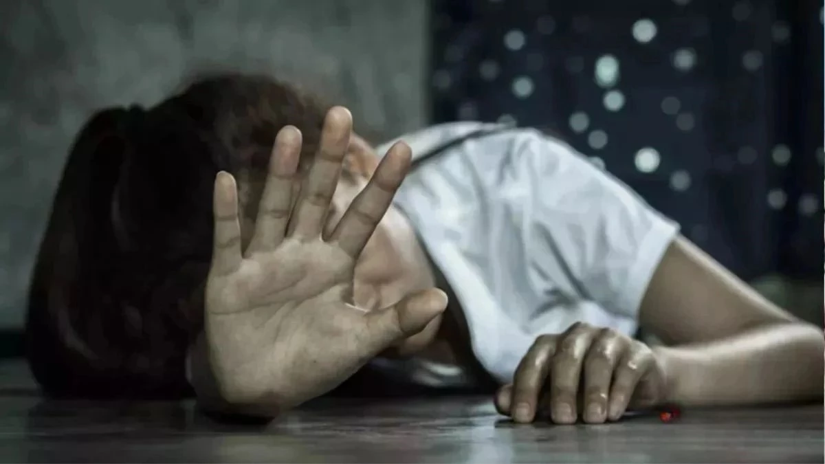 MP में 10 साल की मासूम से तीन महीने तक अश्लीलता, मोबाइल पर भेजे न्यूड फोटो... धमकी देकर चुप कराया