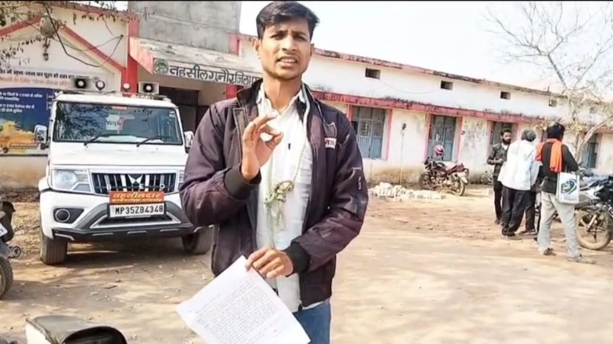 पन्ना में गले में फांसी का फंदा डालकर न्याय की गुहार लगाने पहुंचा किसान, मचा हड़कंप