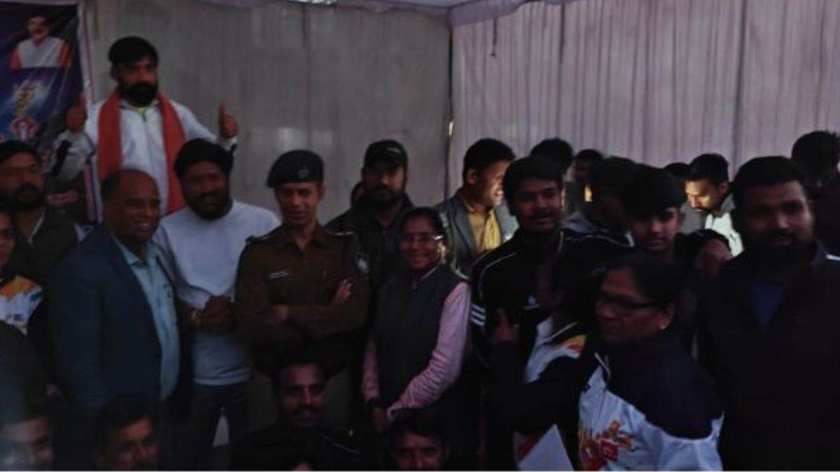 यूथ गेम्स में बड़ी लापरवाही, खिलाड़ियों को अंधेरे में बांटे पुरस्कार, बच्चों की घर वापसी के लिए नहीं थे वाहन