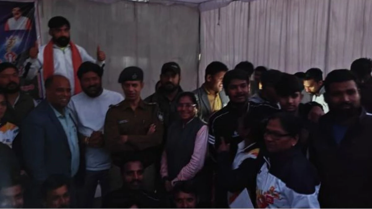 यूथ गेम्स में बड़ी लापरवाही, खिलाड़ियों को अंधेरे में बांटे पुरस्कार, बच्चों की घर वापसी के लिए नहीं थे वाहन