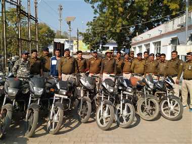 श्योपुरः नशा और महंगे कपड़े खरीदने के लिए बाइक चोरी करने वाले दो चोर पकड़े, 16 बाइक जब्त