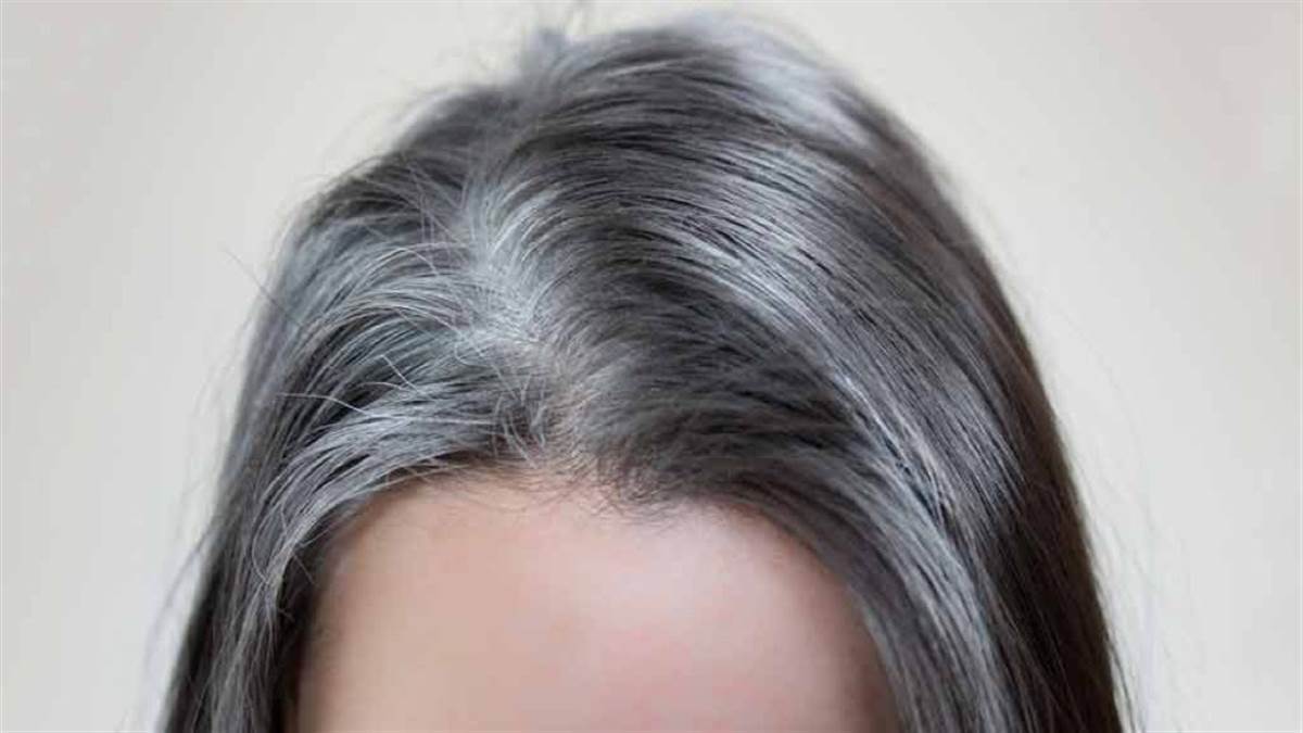 Health Tips:  बालों को एकदम से सफेद होने लगना कई सारी छिपी बीमारियों का संकेत होता है