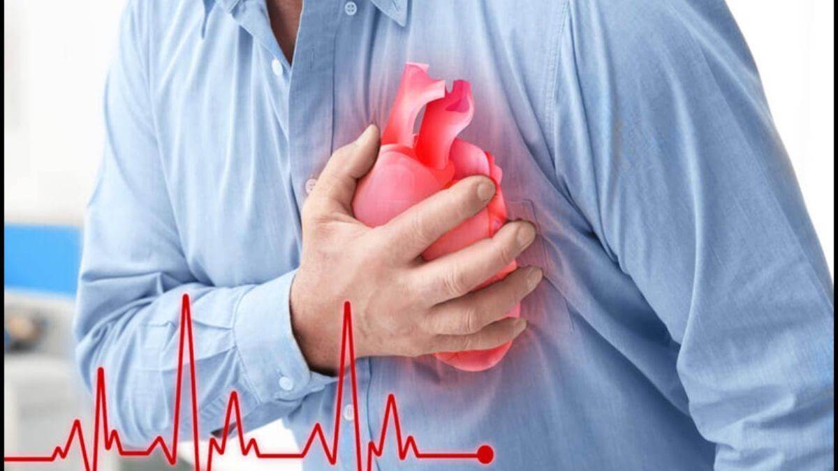 Heart Attack Symptoms: हार्ट अटैक से पहले दिल देता है ये संकेत, इन लक्षणों  को न करें अनदेखा - Heart Attack Symptoms Heart gives these signals before  heart attack do not ignore