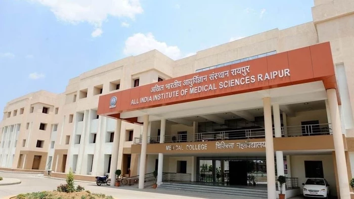 रायपुर एम्स में दर्दनाक हादसा, इलाज करा रहे मरीज ने दूसरी मंजिल से लगाई छलांग, मौके पर मौत