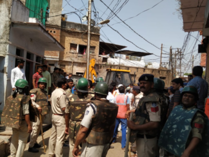 Sheopur Crime News: श्योपुर में नाबालिग से दुष्कर्म के आरोपितों के घरों पर चला प्रशासन का बुलडोजर
