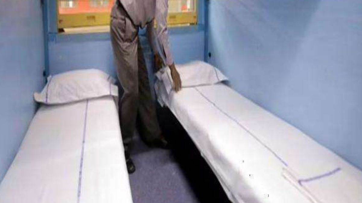 MP News: भोपाल में इंजीनियर ट्रेन से चुरा रहा था चादर-कंबल, पत्नी ने कर दी शिकायत