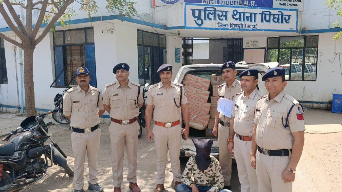 Shivpuri News: शिवपुरी में बॉर्डर पर कार में मिला शराब का जखीरा, पुलिस ने किया जब्त