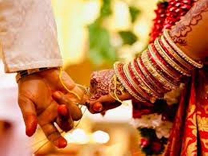 Gwalior family court news: पत्नी को इंग्लैंड ले जाने आया डाक्टर पति, कर्फ्यू लगने से कोर्ट हुए बंद, नहीं हो सकी काउंसिलिंग
