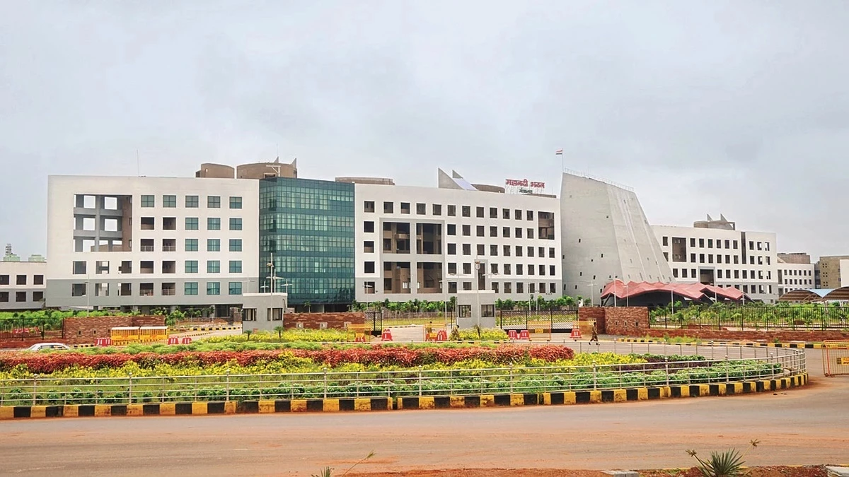 Chhattisgarh IAS Transfers: छत्तीसगढ़ में 11 जिलों के कलेक्टर बदले, 41 आईएएस अधिकारियों के प्रभार बदले