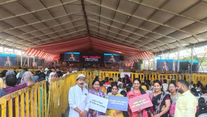 BJP की जन आक्रोश महिला पद यात्रा में जुटीं मंत्री-सांसद, कांग्रेस पर लगाया महिलाओं के अपमान का आरोप