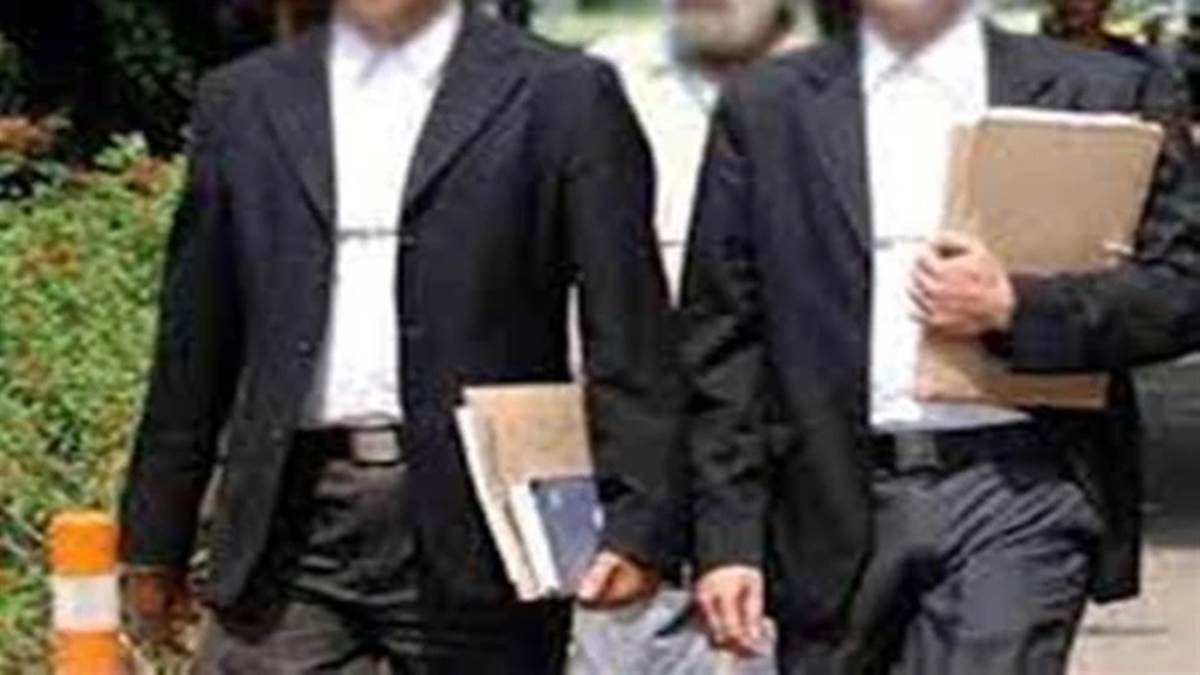 एमपी राज्य अधिवक्ता परिषद चुनाव : इंदौर से 22 प्रत्याशी मैदान में, 22 अप्रैल तक वापस ले सकते हैं नाम