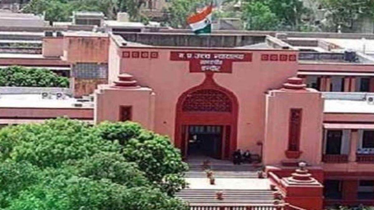 'इंदौर में ऐसा कोई नेता नहीं, जिसके लिए ट्रैफिक रोका जाए', प्रभारी डीसीपी ट्रैफिक के बयान पर हाईकोर्ट कोर्ट ने कहा- बदहाल ट्रैफिक से हम भी परेशान