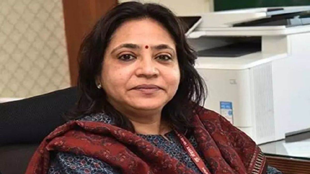 रायपुर में जिम की लिफ्ट में फंसी IAS अधिकारी ऋचा शर्मा, वेंटिलेशन और लाइट की कमी से बिगड़ी हालत