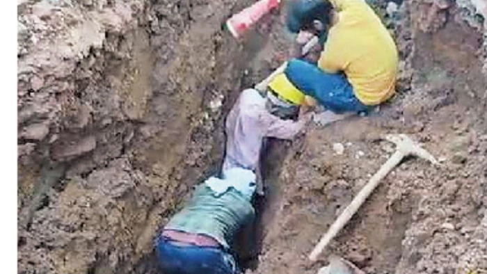 ग्वालियर में यात्री बसों के बुरे हाल! सड़कों पर खुलेआम दौड़ रहीं खटारा और ओवरलोड बसें, असुरक्षित यात्री