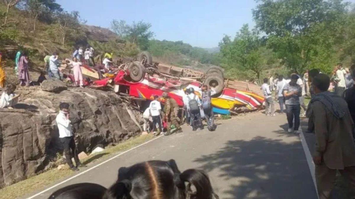 जम्मू-कश्मीर के उधमपुर में दर्दनाक बस हादसा: अब तक 21 यात्रियों की मौत, 61 घायल; पीएम मोदी ने किया मुआवजे का एलान