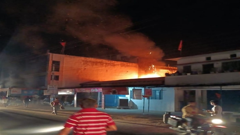 Jashpur News : भीषण आग से इलेक्ट्रानिक दुकान और होटल जल कर राख