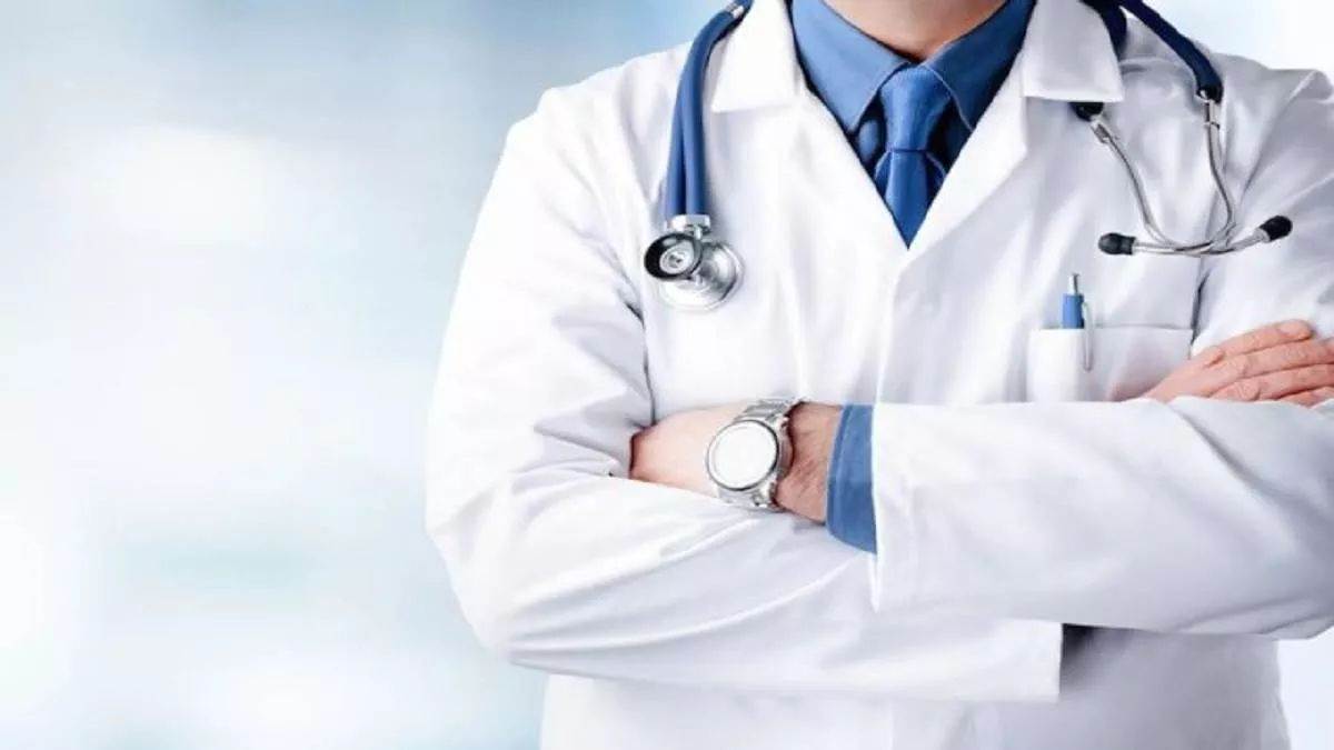 डबरा में सरकारी शिक्षक बना फर्जी डॉक्टर, महिला के पैर में गलत इंजेक्शन लगाकर...