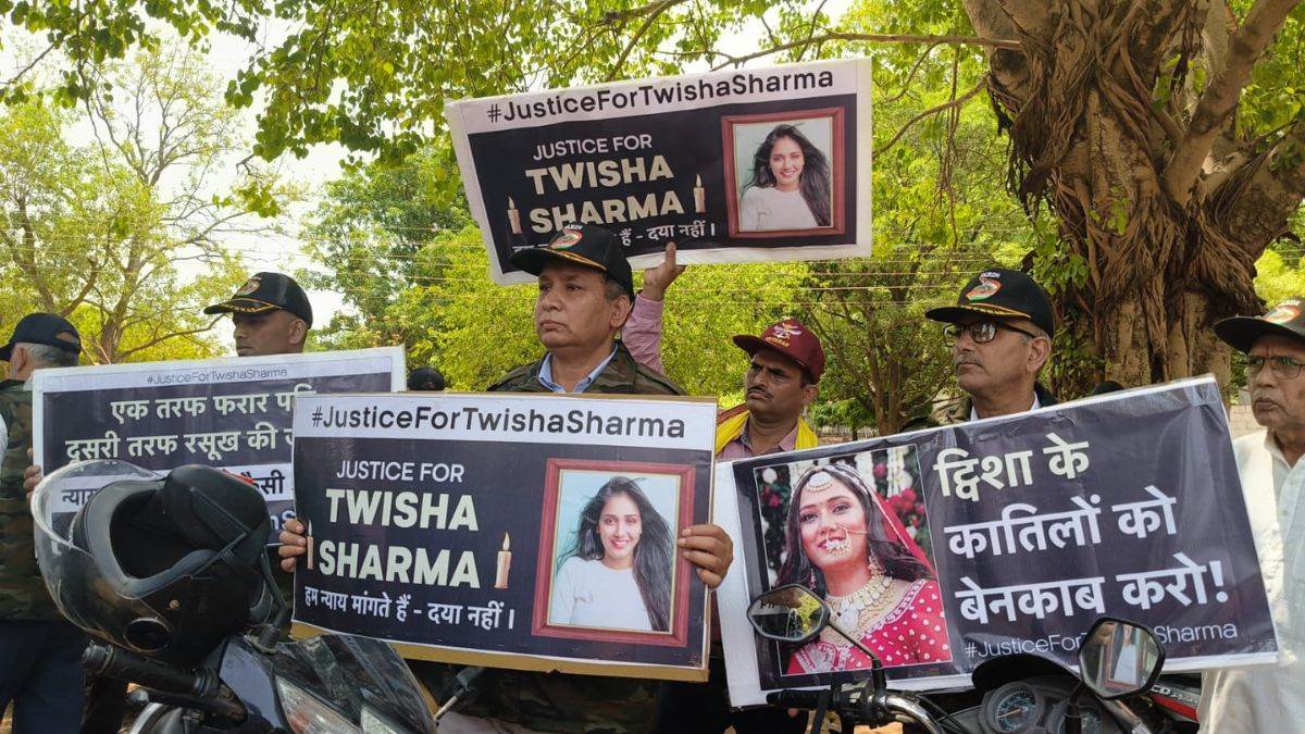 ट्विशा शर्मा केस : शौर्य स्मारक से निकाली रैली, पूर्व सेना अधिकारियों ने पुलिस जांच और कार्रवाई पर उठाए सवाल