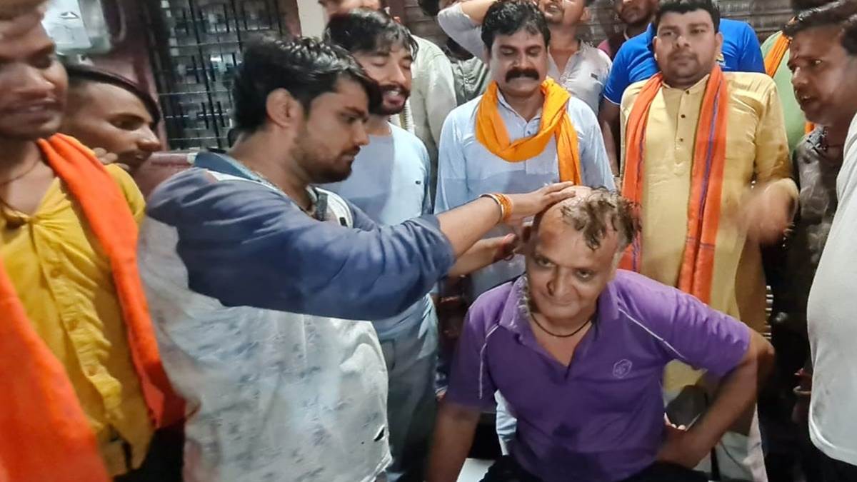 Film Adipurush: अशोकनगर में फिल्म आदिपुरुष का विरोध मुंडन कराकर टाकीज पर  जड़ा ताला - Ashoknagar News: Film Adipurush: अशोकनगर में फिल्म आदिपुरुष का विरोध  मुंडन ...