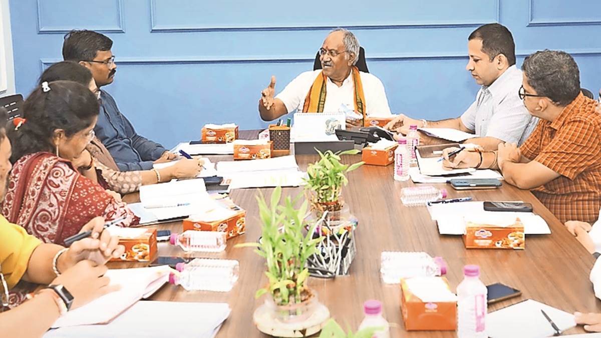 CG Teacher Recruitment: इस्‍तीफा देने से पहले शिक्षा मंत्री ने ली बैठक, 33 हजार शिक्षकों की भर्ती पर कही ये बात