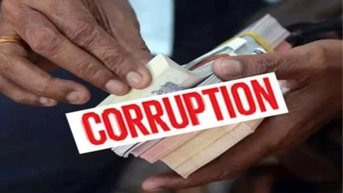 ग्वालियर में अनोखा भ्रष्टाचार: महिला पटवारी पति के साथ मिलकर चला रही थी 'रिश्वत का प्राइवेट ऑफिस', लोकायुक्त ने रंगेहाथ दबोचा