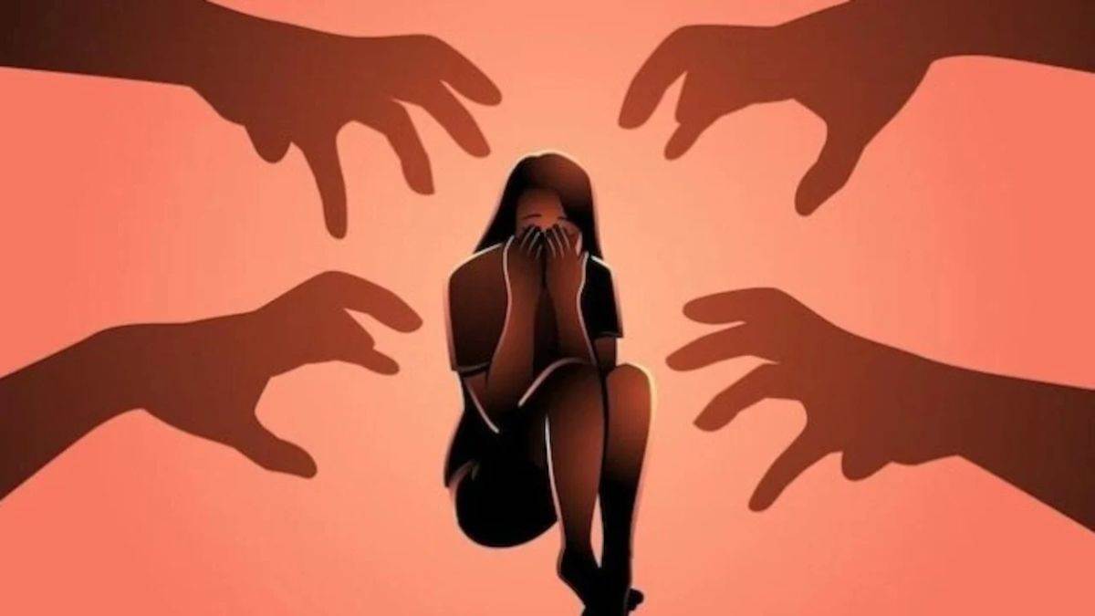 पति को बंधक बनाकर ले गए दूर, फिर बंदूक से डरा कर बेटे के सामने मां से किया सामूहिक दुष्कर्म, तार चोरी करने आए थे बदमाश