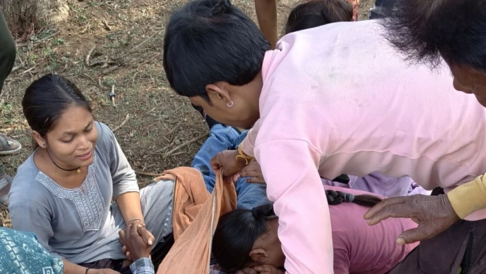 उमरिया में रिश्तेदारी से लौट रहे बाइक सवारों की कार से हुई टक्कर, दो की मौत