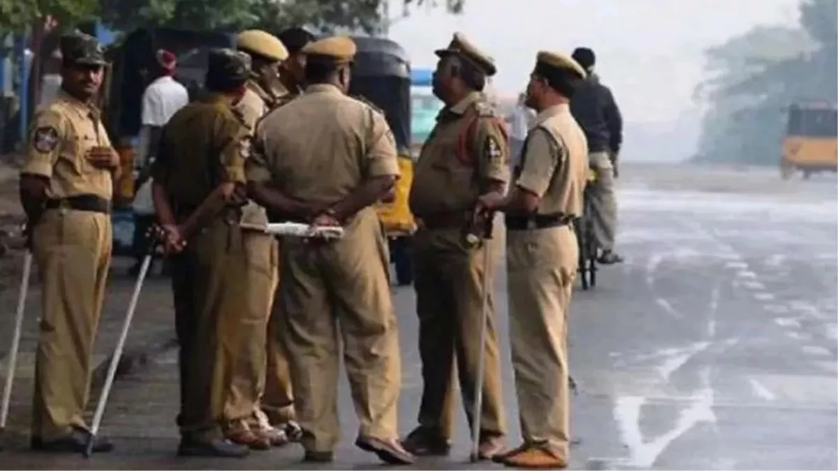 रातभर गश्त में पुलिस का एक्शन, 216 फरार वारंटी गिरफ्तार