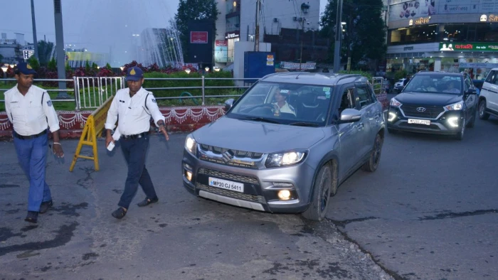 जबलपुर में चालान नहीं, सीधे 'अधिकार' पर वार: सड़क पर मनमानी करने वालों पर शिकंजा