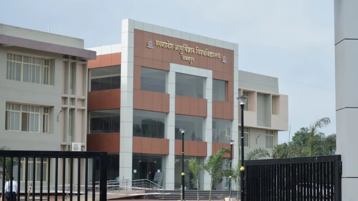 जबलपुर को फिर झटका! आयुर्विज्ञान विश्वविद्यालय का बंटवारा, 'मेडिकल राजधानी' की पहचान पर चोट